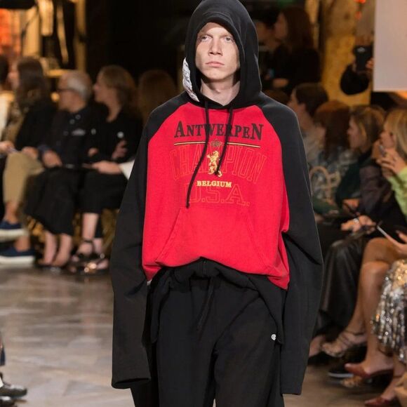 VETEMENTS X CHAMPION Hoodie, M, Antwerpen Belgium, Red/Black, Sweatshirt - Picture 16 of 16